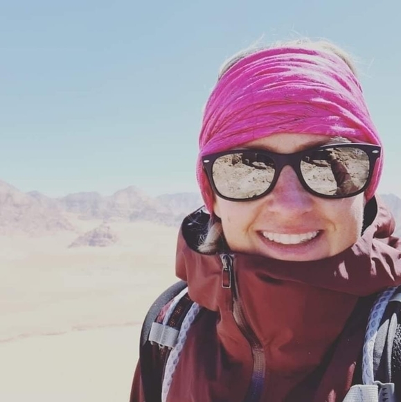 Meet your Posher, Alison - Picture 1 of 1